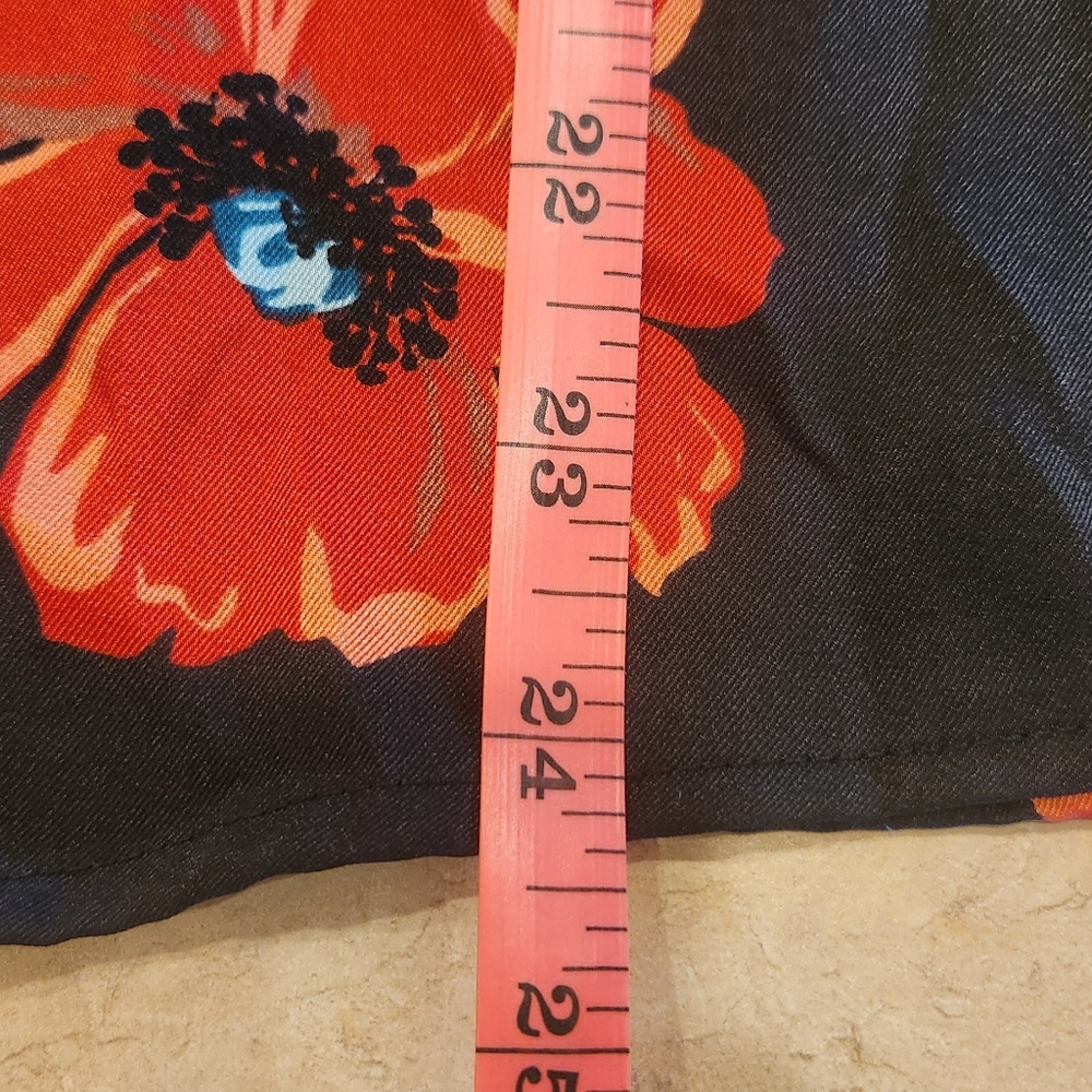 NWOT Express Floral Blouse - Picture 7 of 7